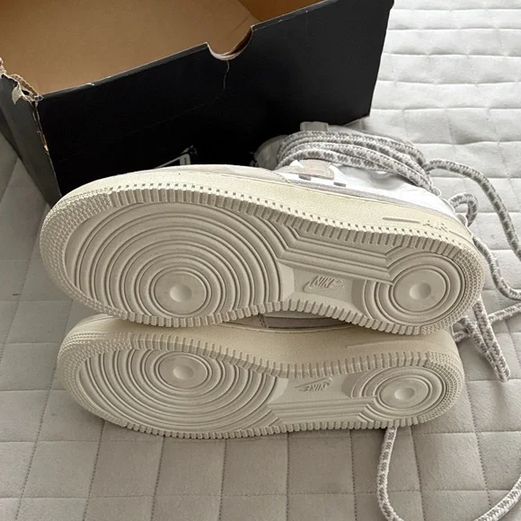 Nike Men’s High-Top SF Air Force 1 HI AS QS Sneakers in White and Gray - Picture 4 of 7